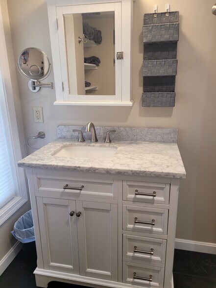 Bathroom - 53 Stage St