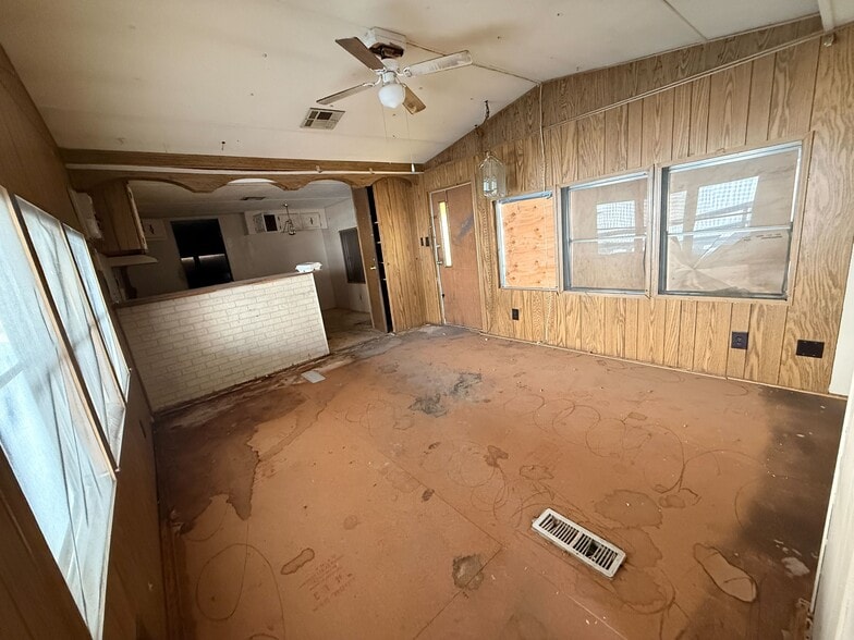 Building Photo - 3601 E Wyoming Ave