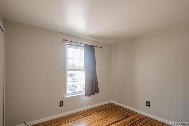 Building Photo - 35243 Turner Dr