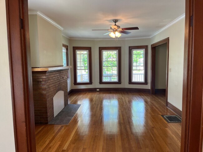 Building Photo - 256 Buckingham Ave