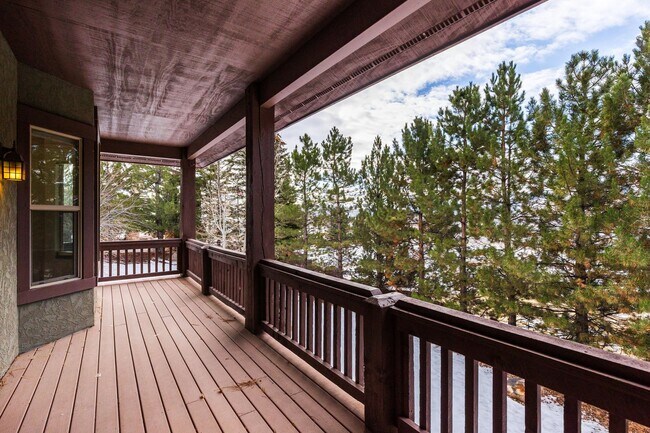 Building Photo - Freshly Renovated Deer Mountain Home for Rent NOW!