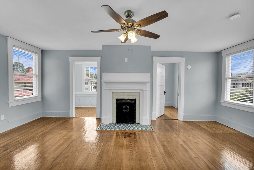 Main Bedroom with Sunroom & Closet View - 537 E 40th St