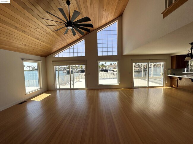 Building Photo - 5752 Drakes Dr