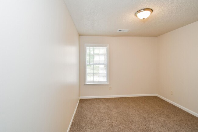 Building Photo - 5530 Millers Glen Ln