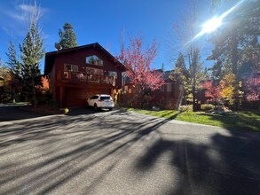 Building Photo - Low Elevation Home Steps From Championship Golf Course