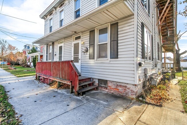 Building Photo - 366 High St