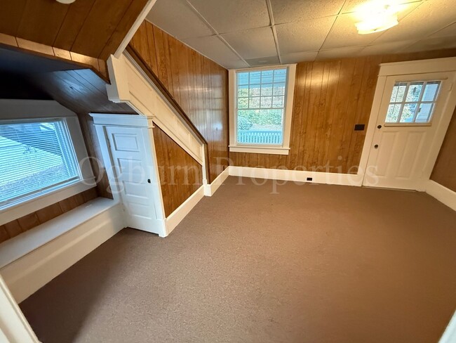 Building Photo - 124 Taylor St SW