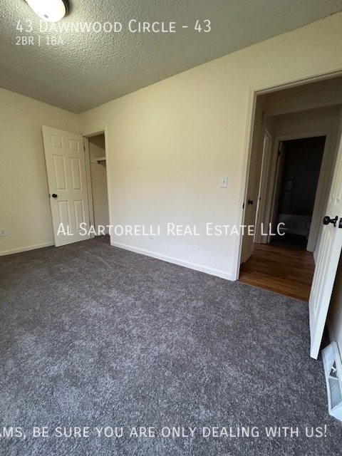 Building Photo - Pet Friendly Condo close to town, ready to...