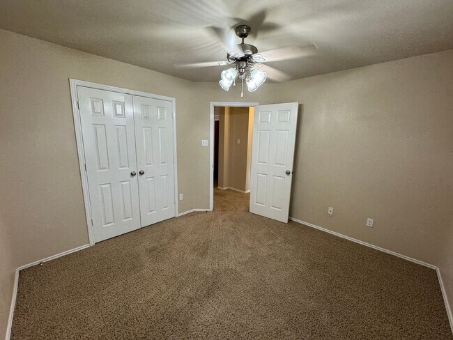 Building Photo - 6908 Golden Oak Ln