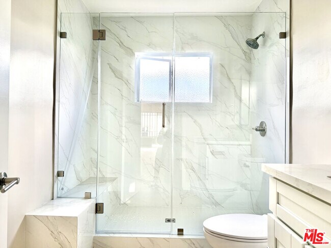 Building Photo - 925 S Holt Ave