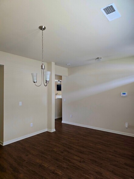 Building Photo - 245 Silver Willow Walk