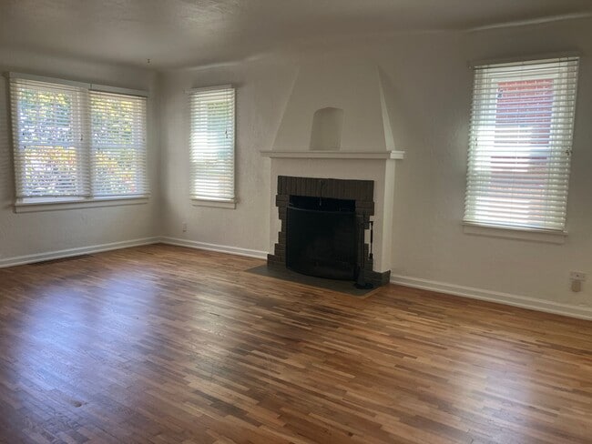 Building Photo - Half off first full month's rent! Charming...