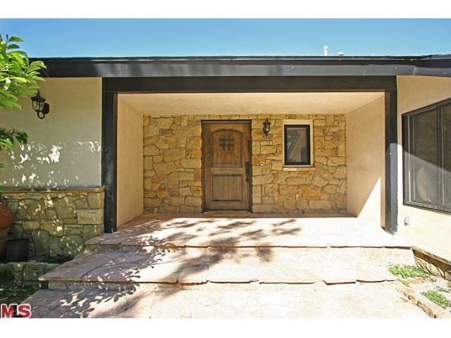 Building Photo - 2001 Coldwater Canyon Dr