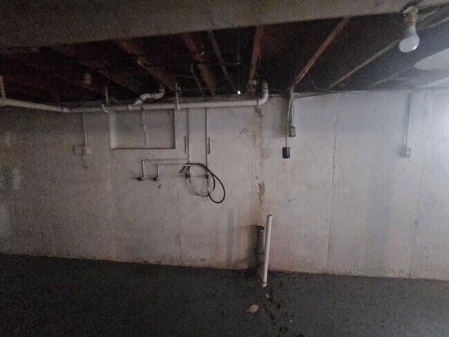 Building Photo - 800-802 E 75th Terrace - Duplex