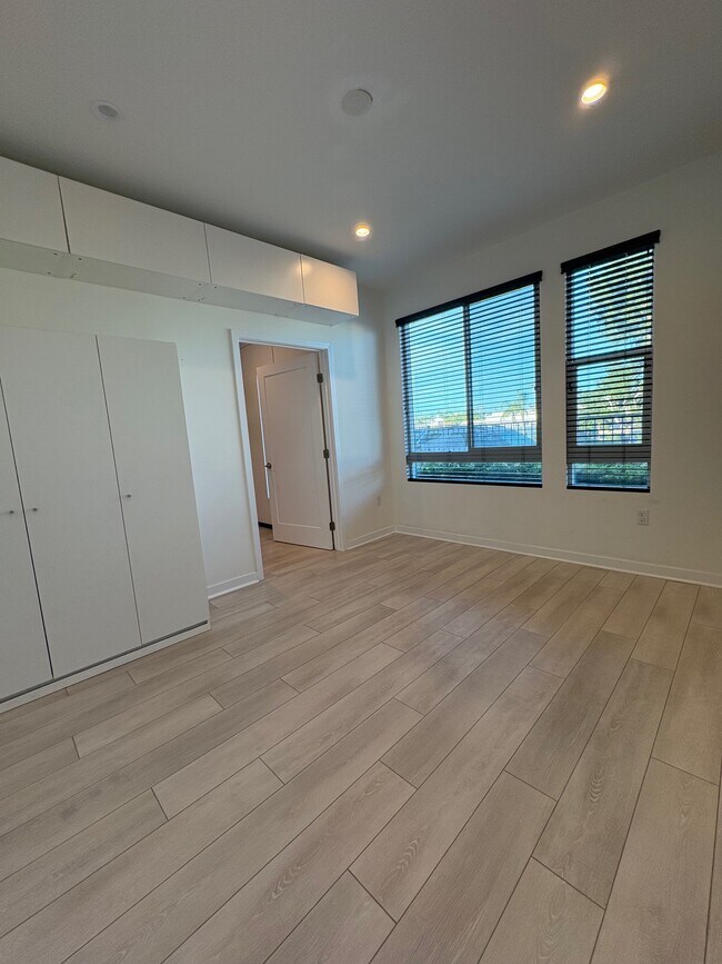 Building Photo - 1650 Pomona Ave