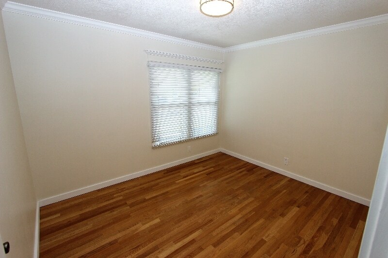 Building Photo - 1864 Rutgers Dr