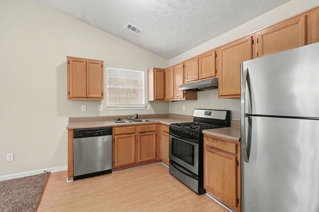 Building Photo - 3 Bedroom 2 Bath House