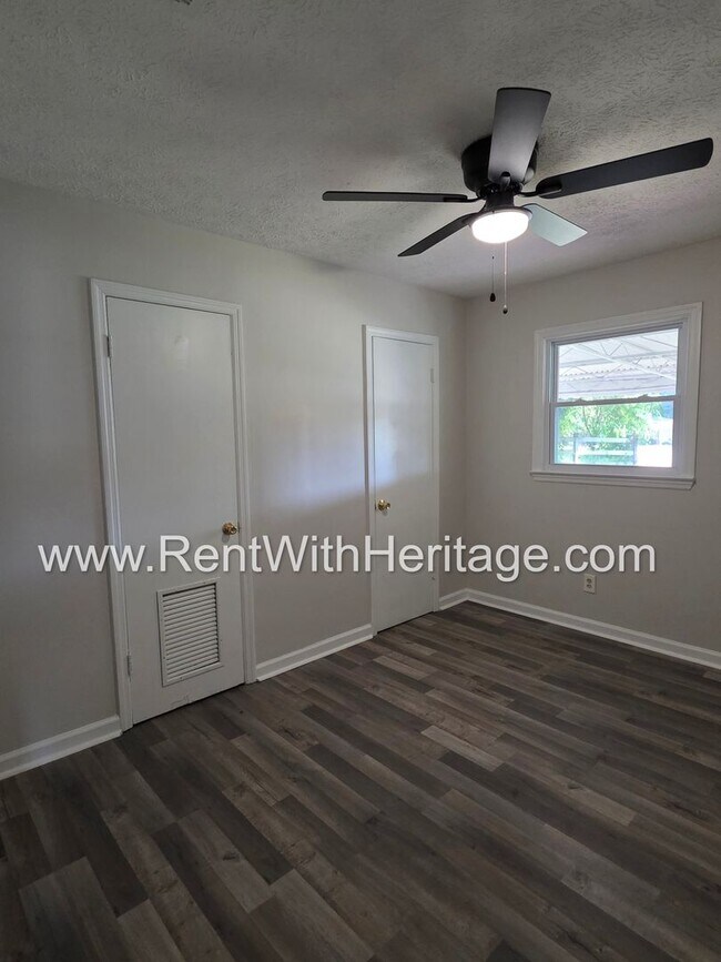 Building Photo - 5990 Peco Ln