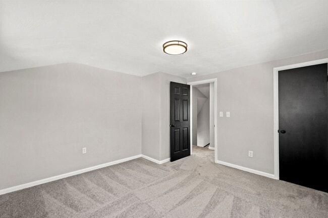 Building Photo - Gorgeous 3 bedroom home in North Versaille...