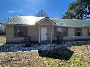 Building Photo - Renovated 2 Bedroom 1 Bath Duplex for Rent!