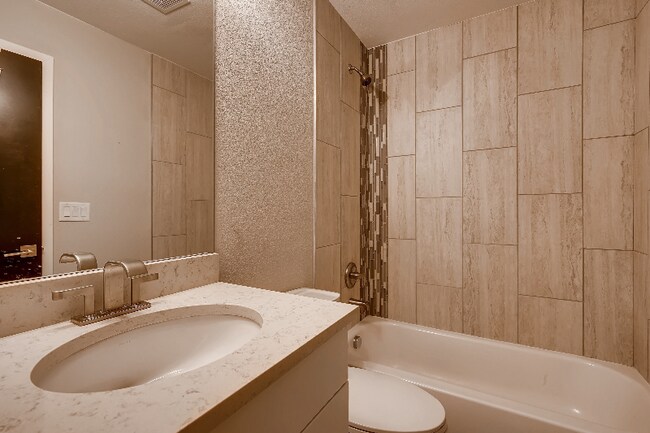 Building Photo - 1725 Eaton St