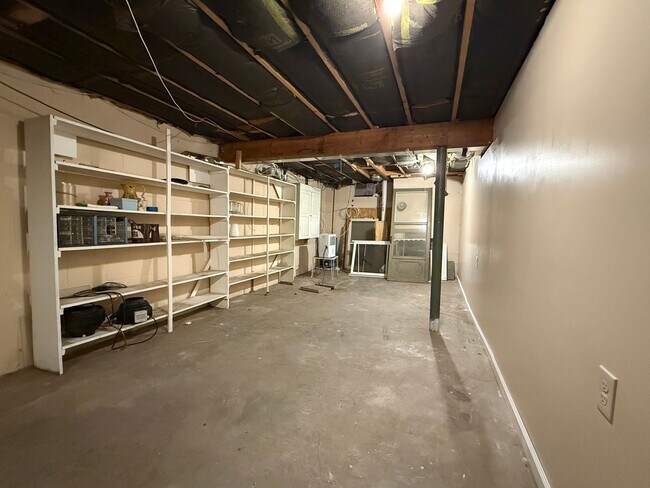 Building Photo - Private and Serene Beauty