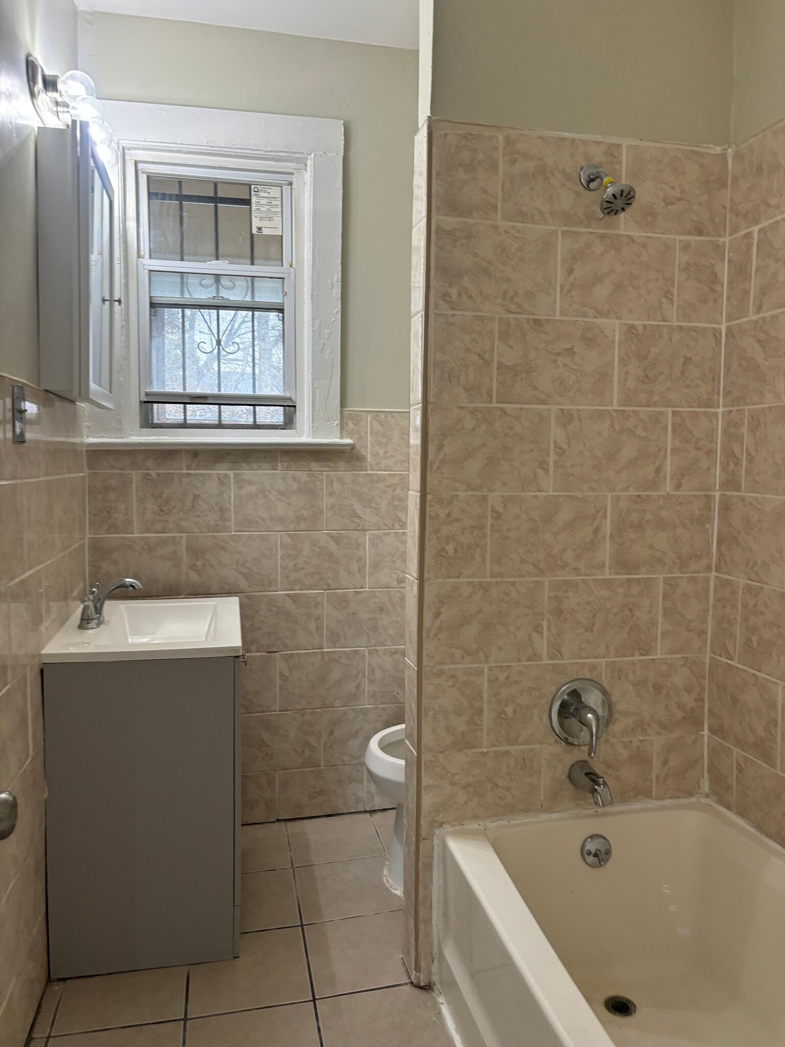 262 Ellis Ave 1 - 263 Ellis Ave