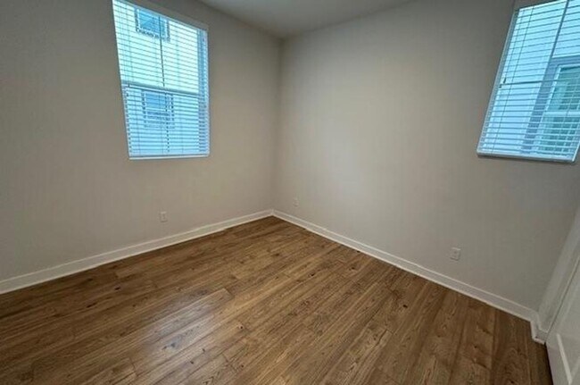 Building Photo - 8315 N Peyton Way