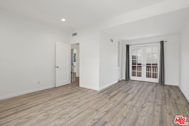 Building Photo - 212 S Hamilton Dr