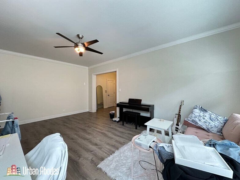 Building Photo - 321 Kedzie St