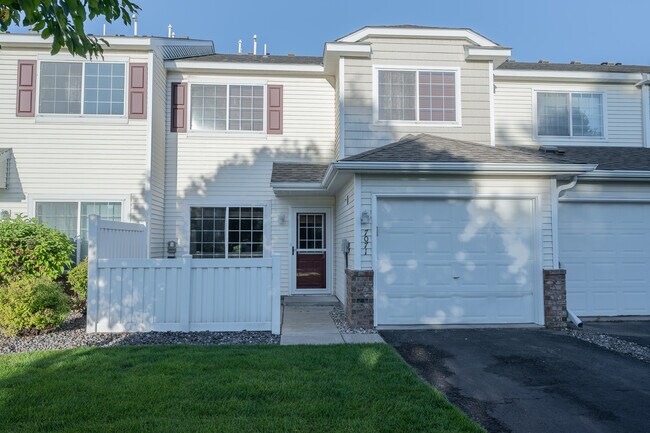 Building Photo - 7071 Quarry Ave NE