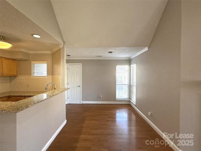 Building Photo - 2518 Cranbrook Ln