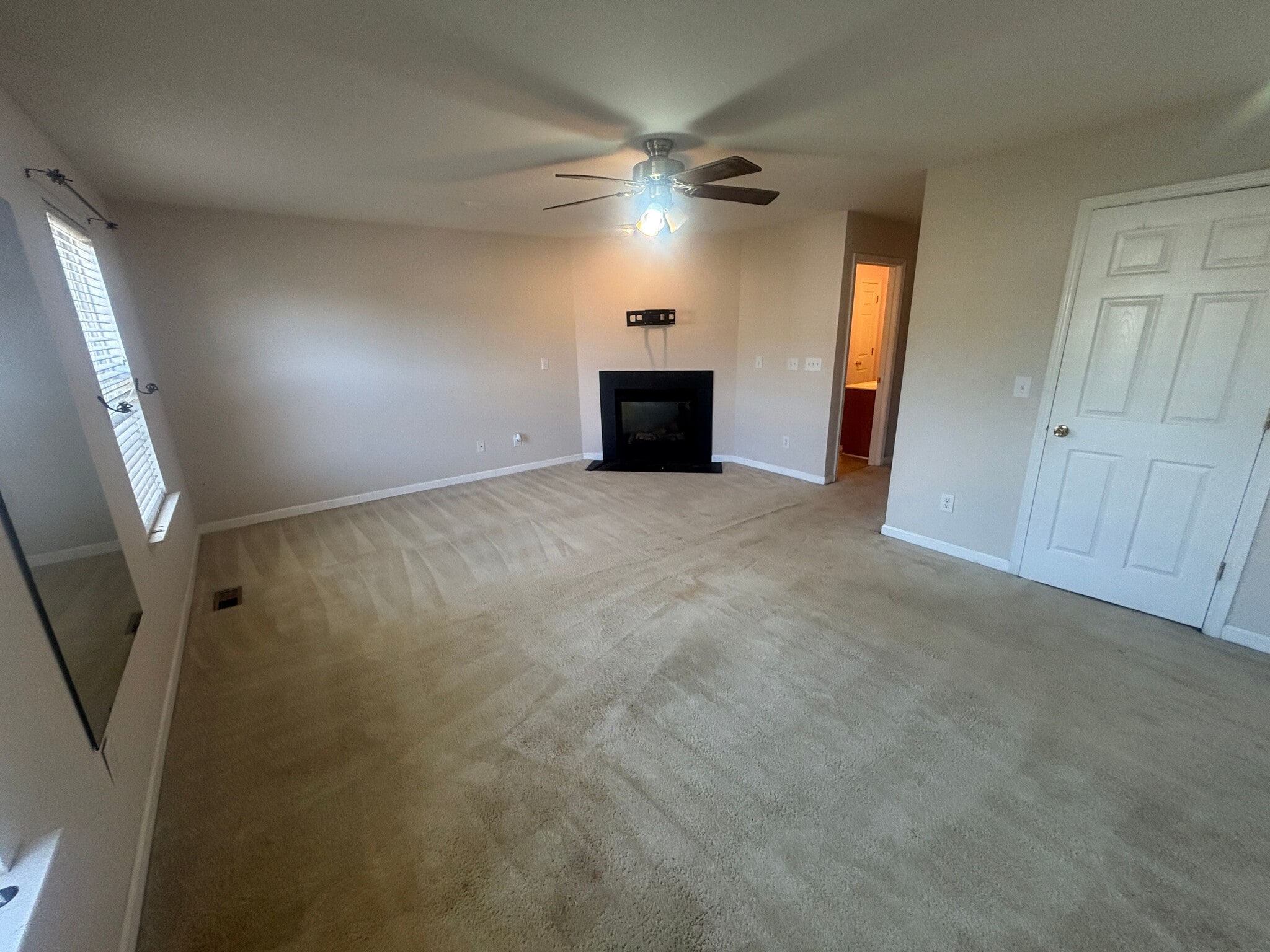 Building Photo - Room in Townhome on Ivory Run Way