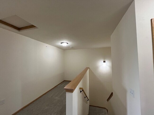 Building Photo - 312 Woodcrest Ln