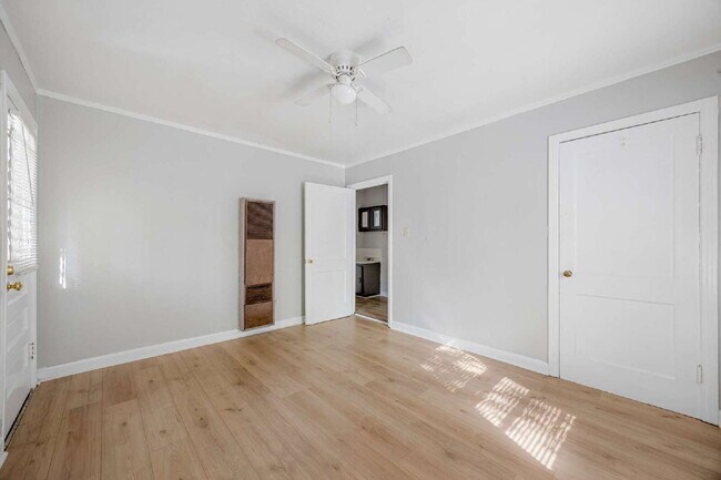 Building Photo - Berclair 1BR with appliances included — $750/mo, $450 deposit