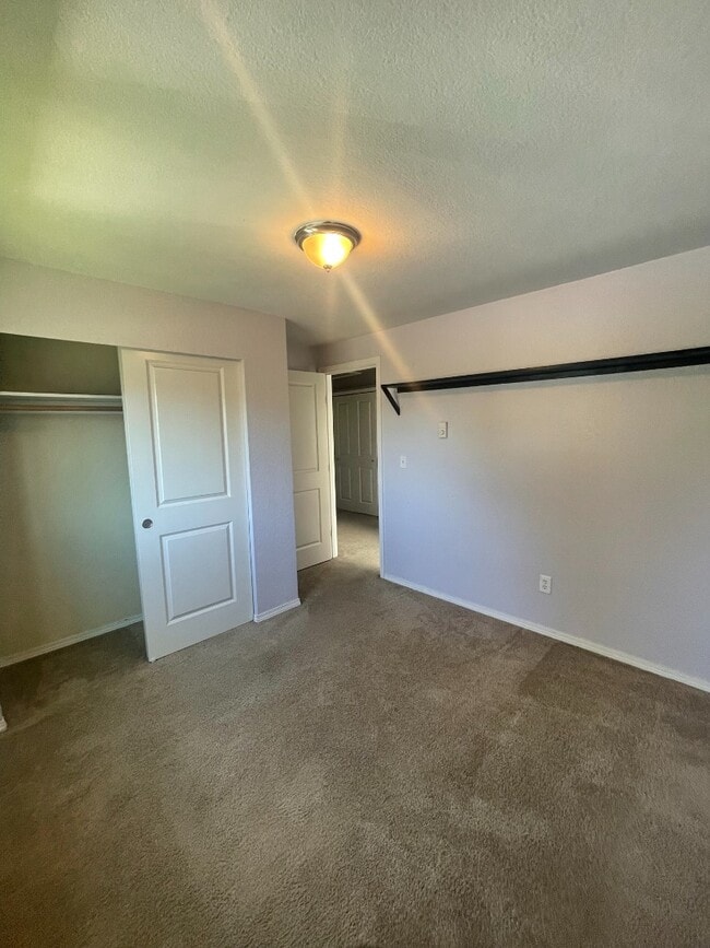 Building Photo - Cute 3 bedroom, 1 bath home located in The Meadows!