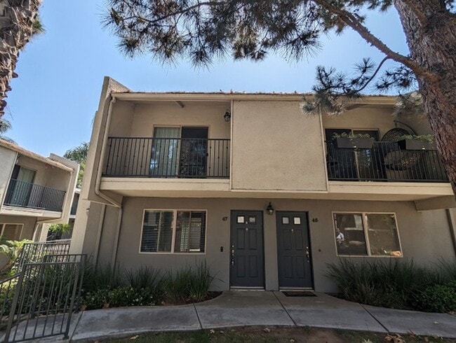 Building Photo - 2 bedroom, 1.5 bathroom Townhome in El Cajon