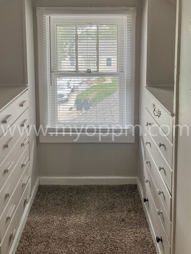 Building Photo - 2 Bedroom / 1 Bath Home Near Fontenelle Park!