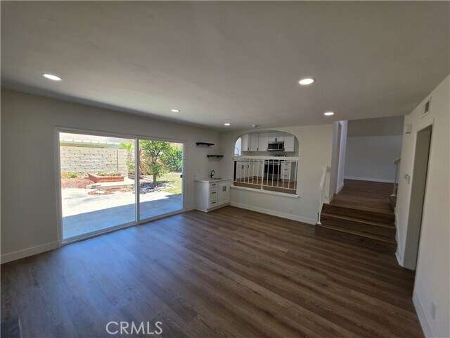 Building Photo - 8831 Sailport Dr
