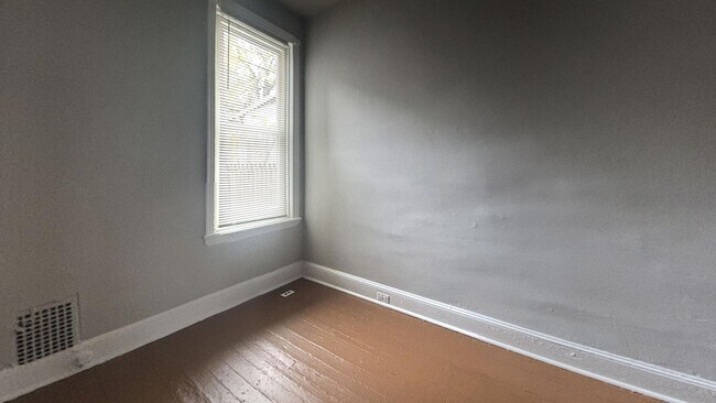 Building Photo - Germantown 2BR w/porch and yard