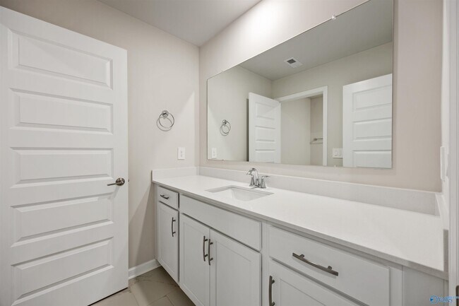 Building Photo - 4608 Hampton Glen Circle SE