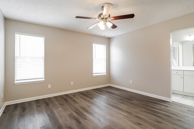 Building Photo - 548 Edward Rutledge St