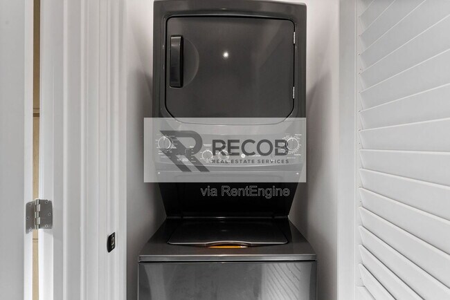 Building Photo - 6730 Mohawk St