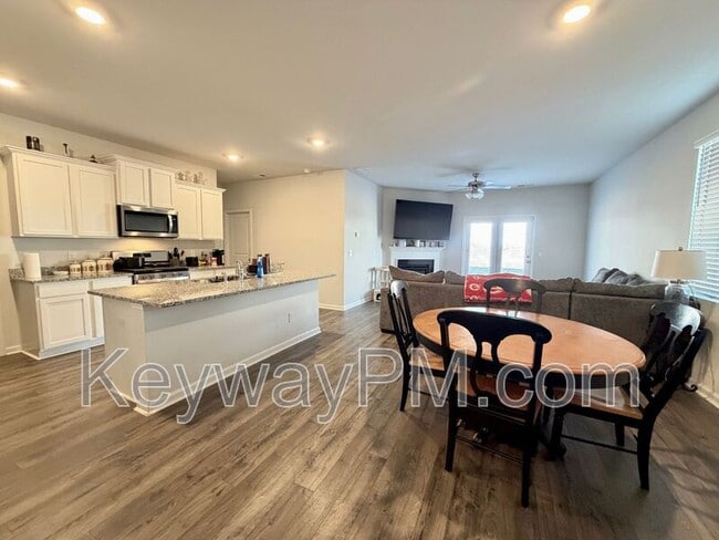 Building Photo - 6143 Whitewater Dr