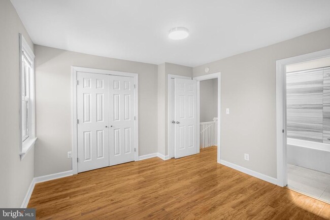 Building Photo - 2507 Fairlawn Ave SE