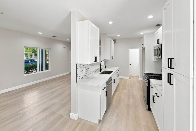Building Photo - 25544 Portola Loop