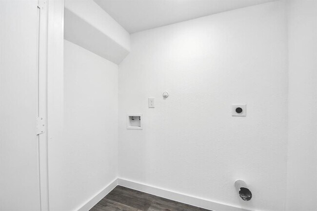 Building Photo - 2322 Wavell St