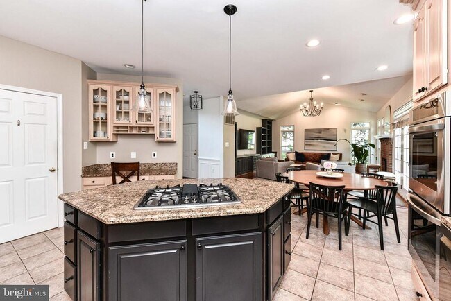 Building Photo - 641 Meade Dr SW