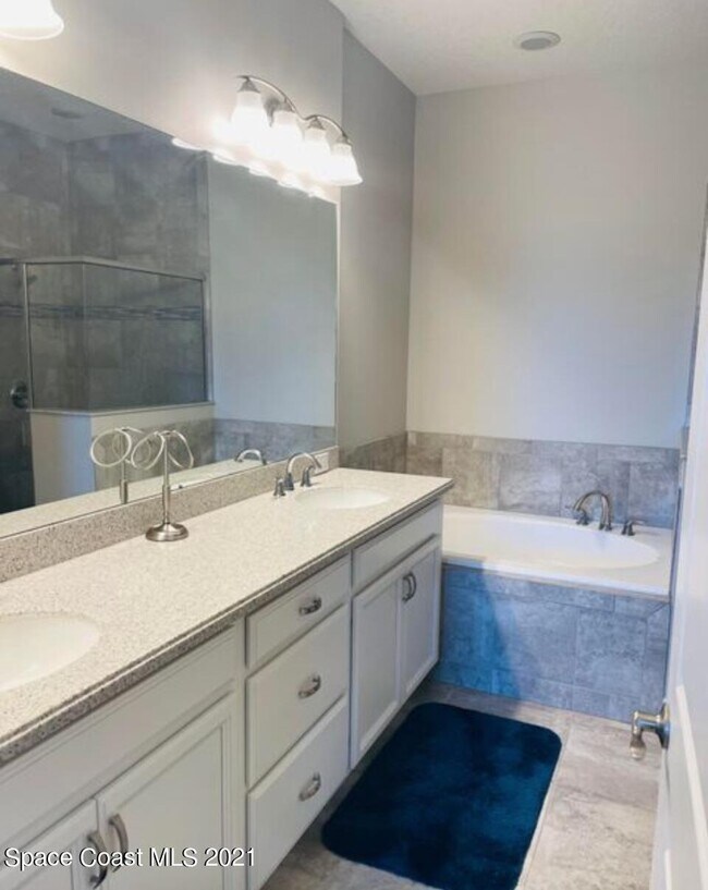 Building Photo - 7883 Loren Cove Dr
