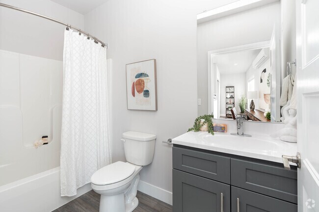 Interior Photo - 25 E Philadelphia Street